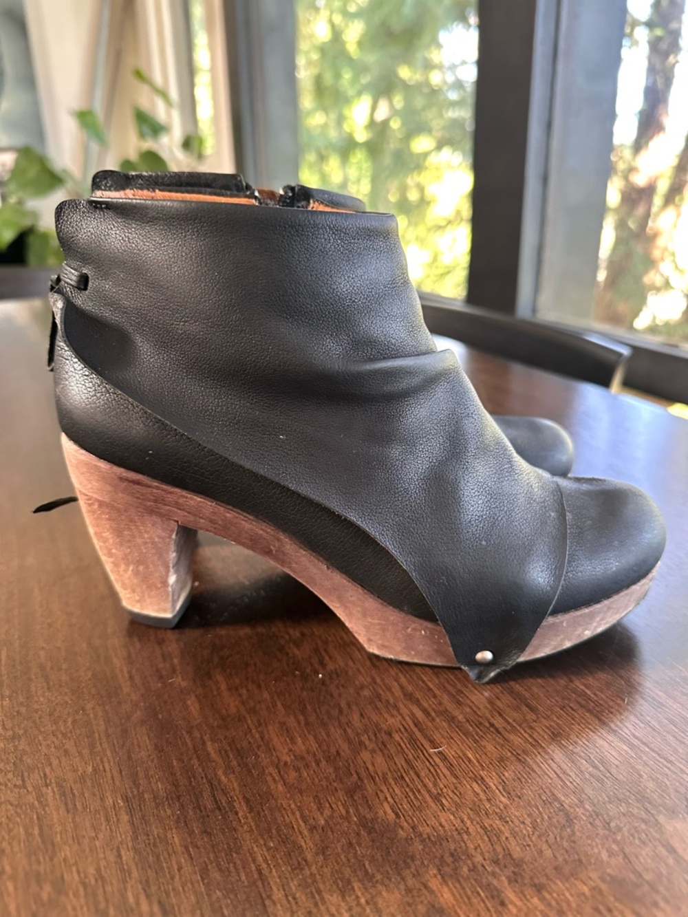 Coclico Black Leather Clog Booties with Wood Heel interior zipper 6.5 7